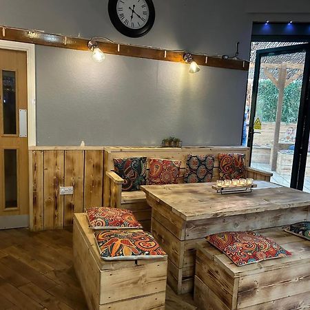 Black Bull Retreat, Barmston With Private Hot Tubs Driffield Экстерьер фото