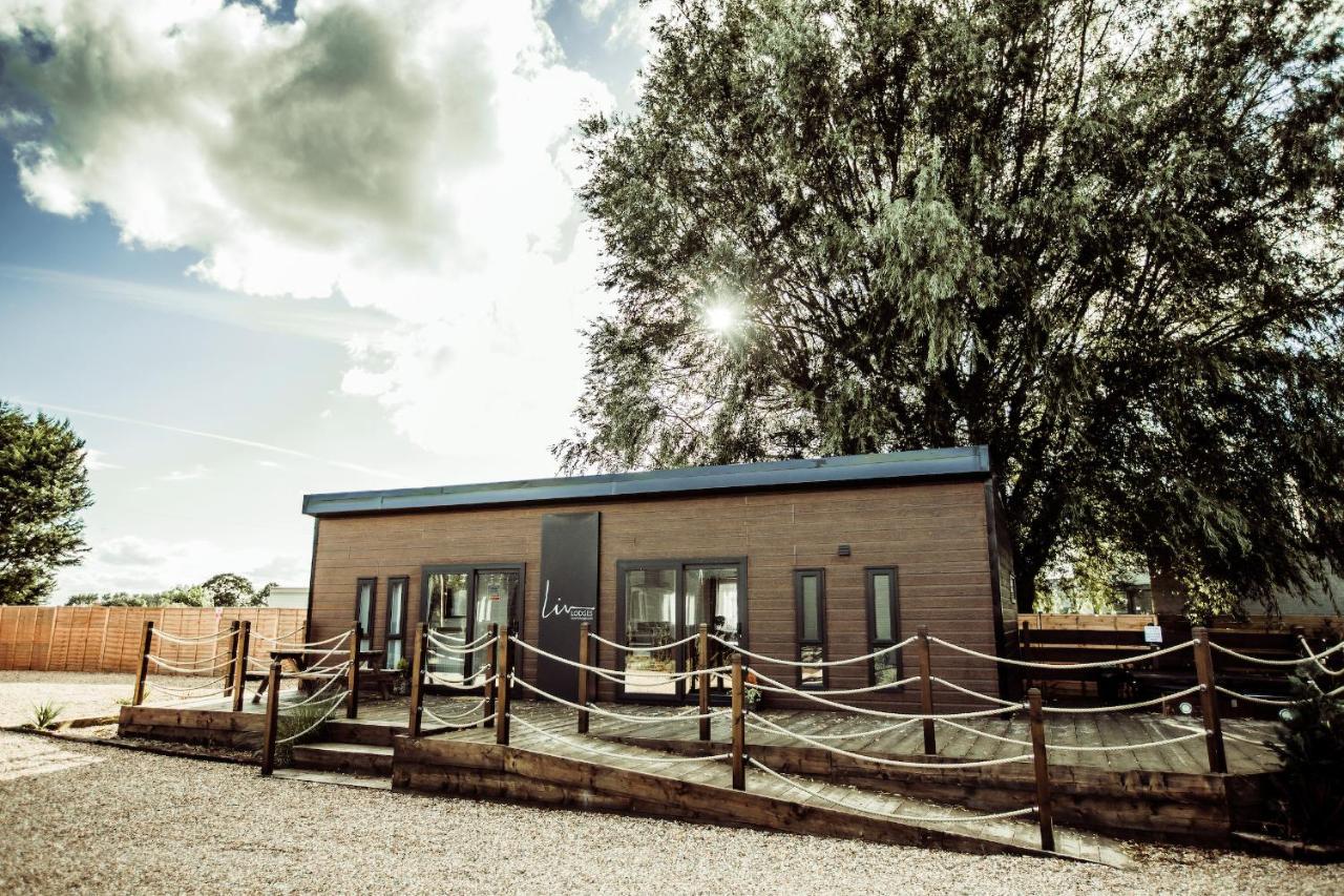 Black Bull Retreat, Barmston With Private Hot Tubs Driffield Экстерьер фото