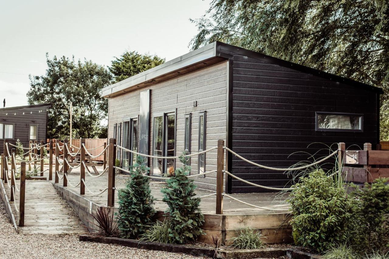 Black Bull Retreat, Barmston With Private Hot Tubs Driffield Экстерьер фото