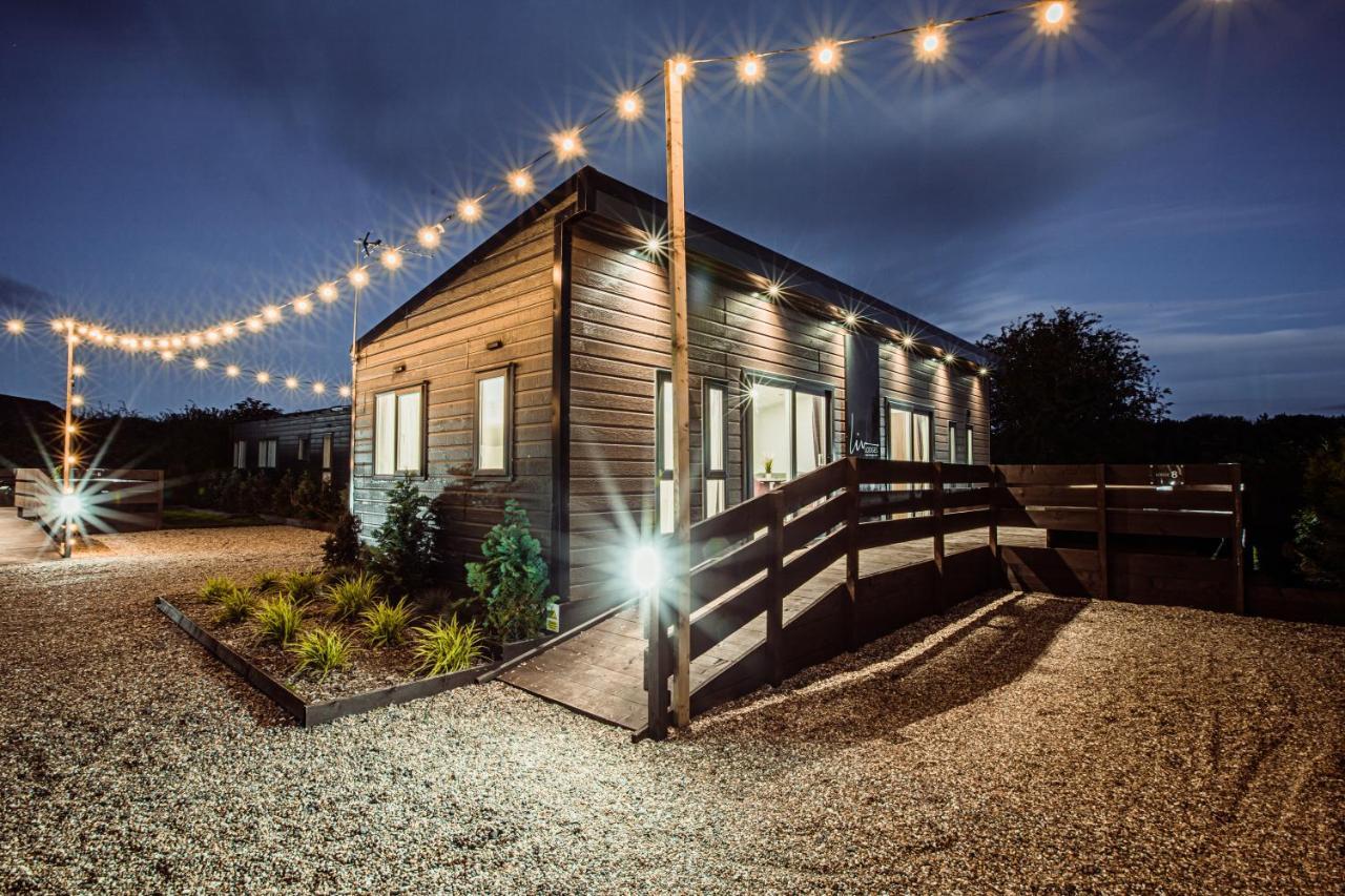Black Bull Retreat, Barmston With Private Hot Tubs Driffield Экстерьер фото