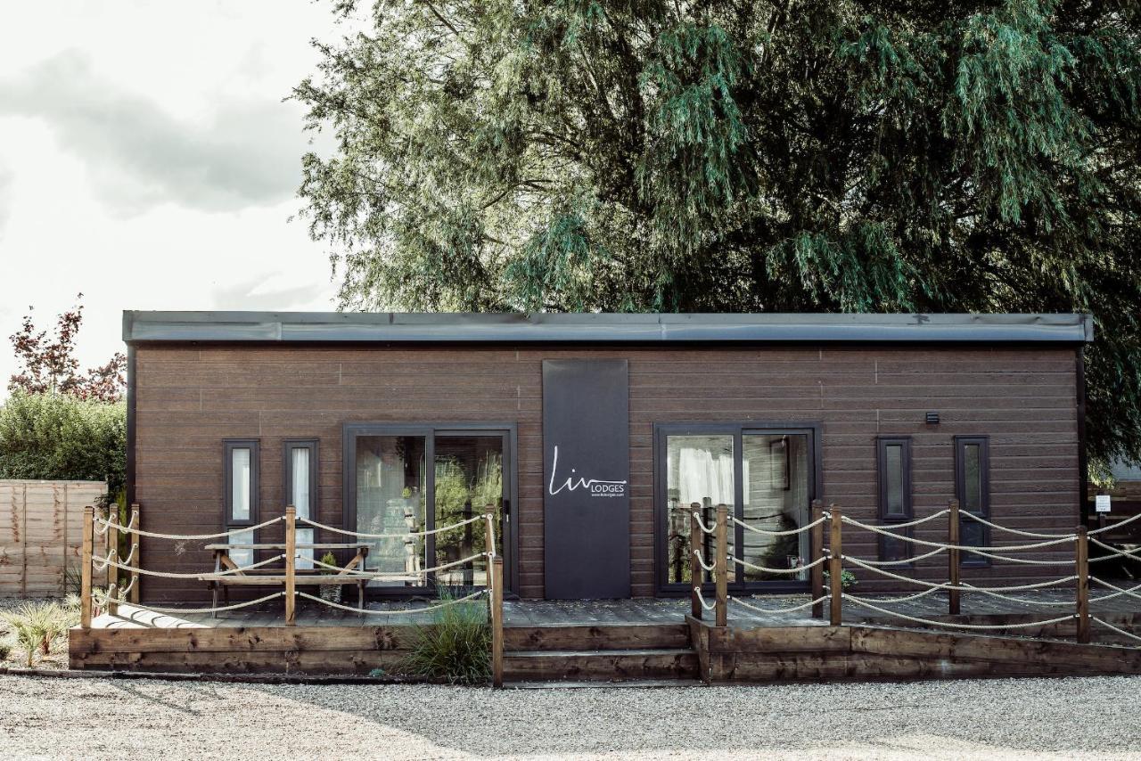 Black Bull Retreat, Barmston With Private Hot Tubs Driffield Экстерьер фото
