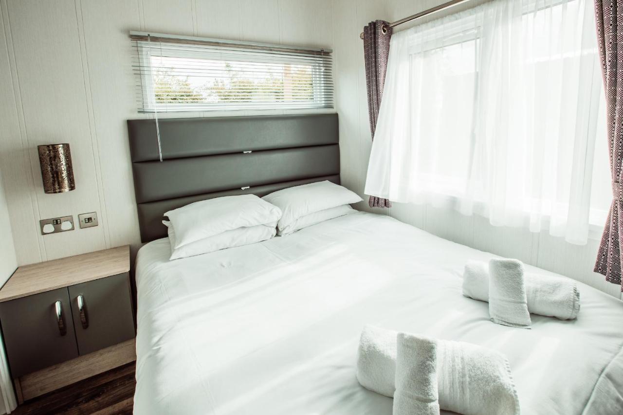 Black Bull Retreat, Barmston With Private Hot Tubs Driffield Экстерьер фото