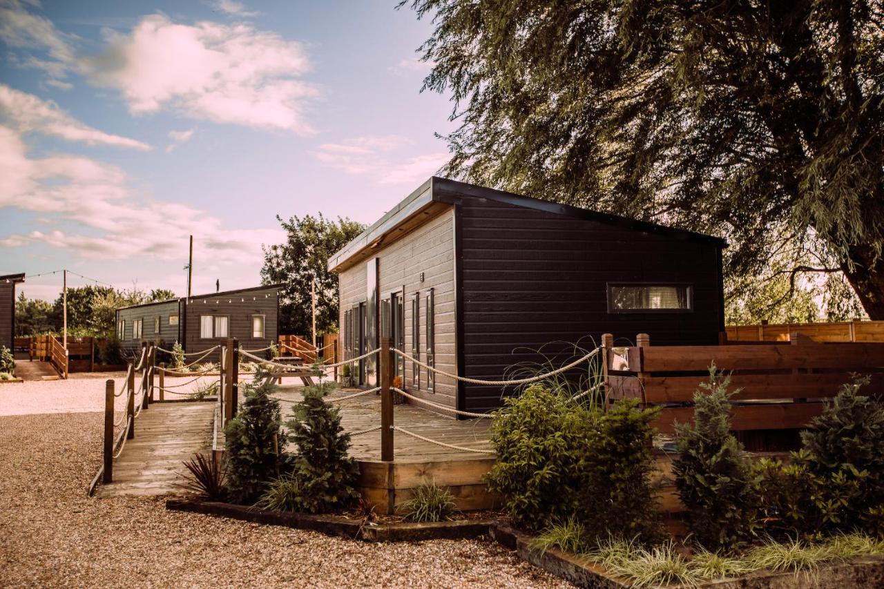 Black Bull Retreat, Barmston With Private Hot Tubs Driffield Экстерьер фото