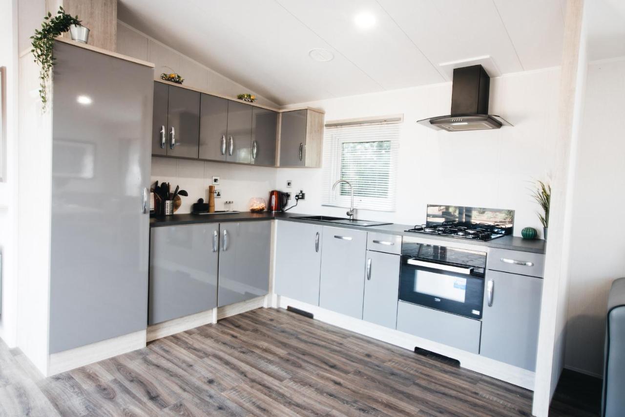 Black Bull Retreat, Barmston With Private Hot Tubs Driffield Экстерьер фото