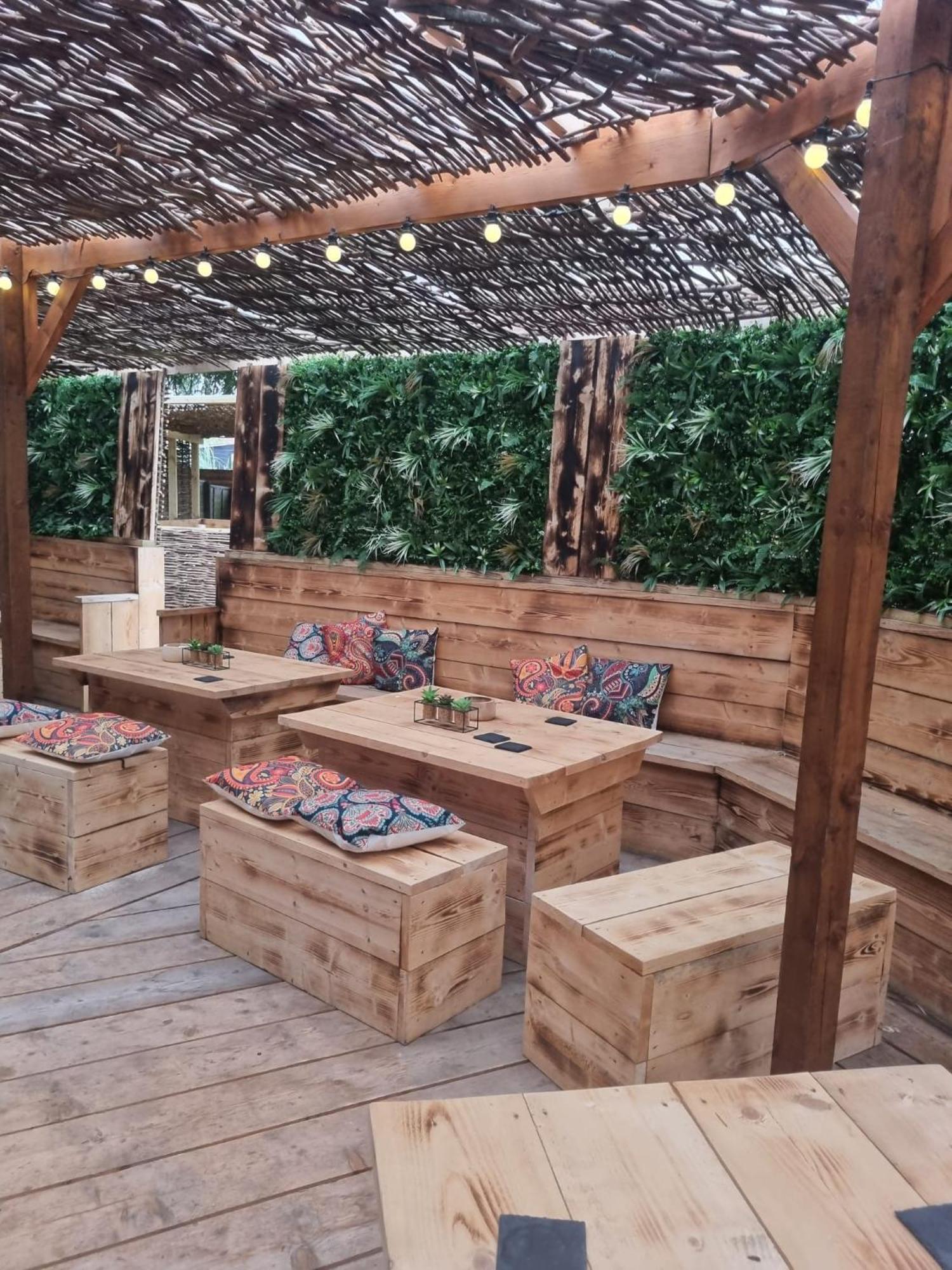 Black Bull Retreat, Barmston With Private Hot Tubs Driffield Экстерьер фото