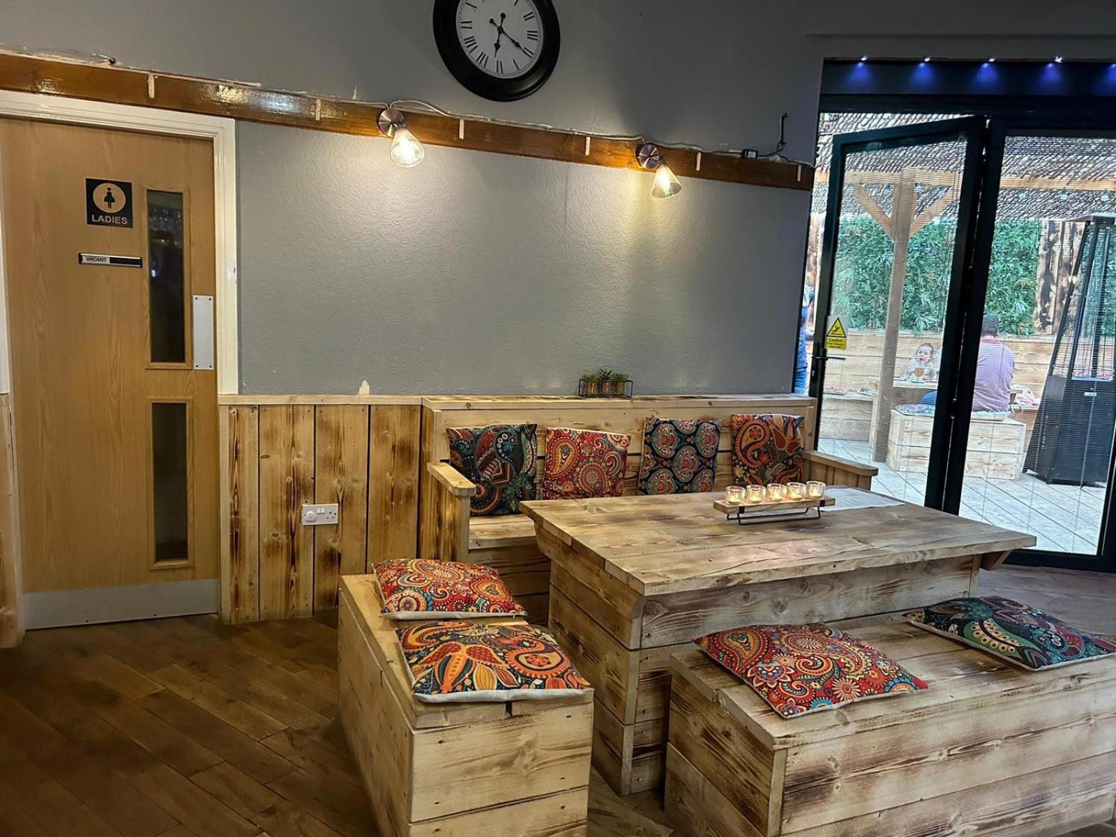 Black Bull Retreat, Barmston With Private Hot Tubs Driffield Экстерьер фото