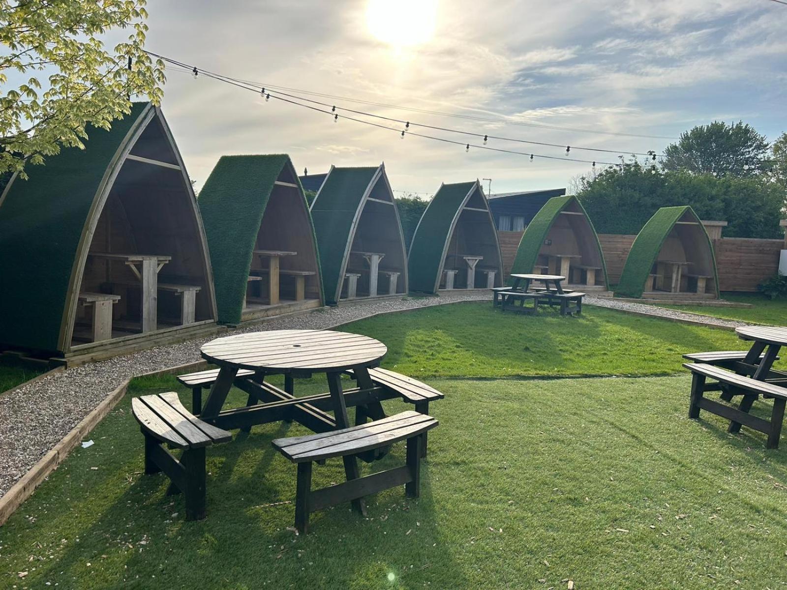 Black Bull Retreat, Barmston With Private Hot Tubs Driffield Экстерьер фото