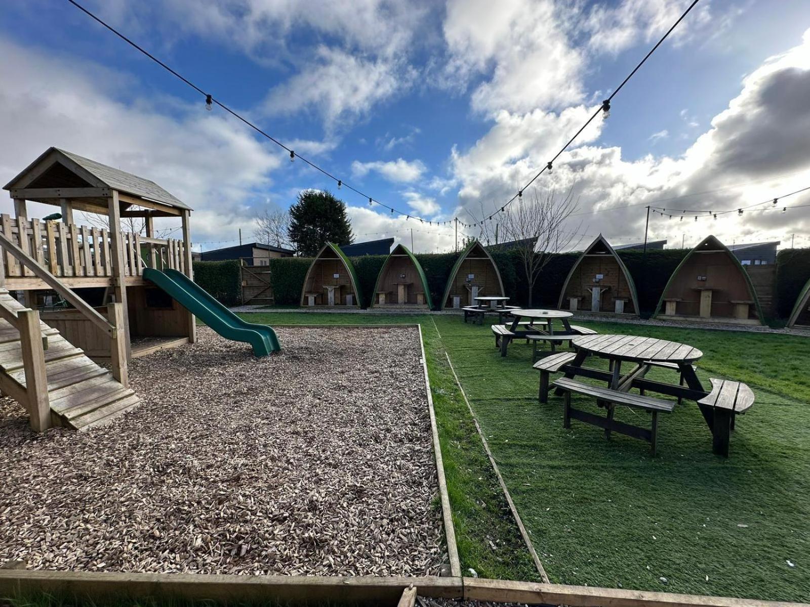Black Bull Retreat, Barmston With Private Hot Tubs Driffield Экстерьер фото