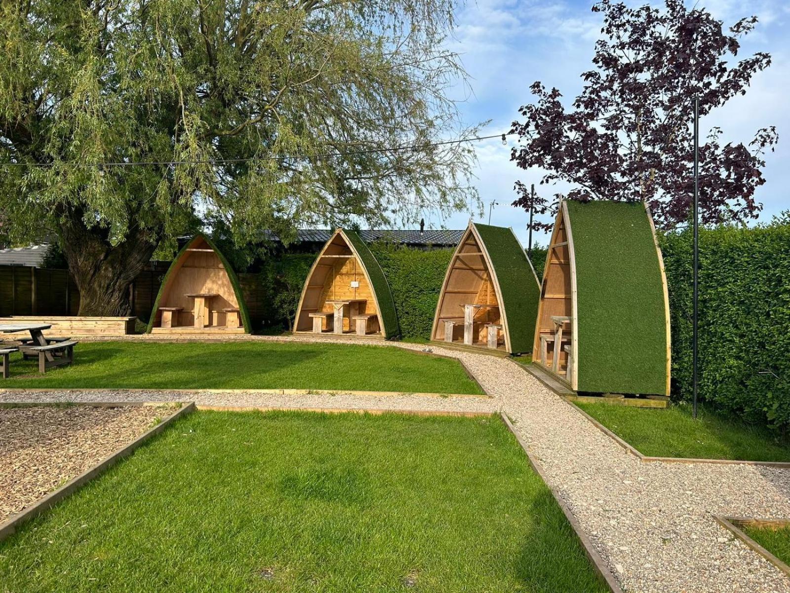 Black Bull Retreat, Barmston With Private Hot Tubs Driffield Экстерьер фото
