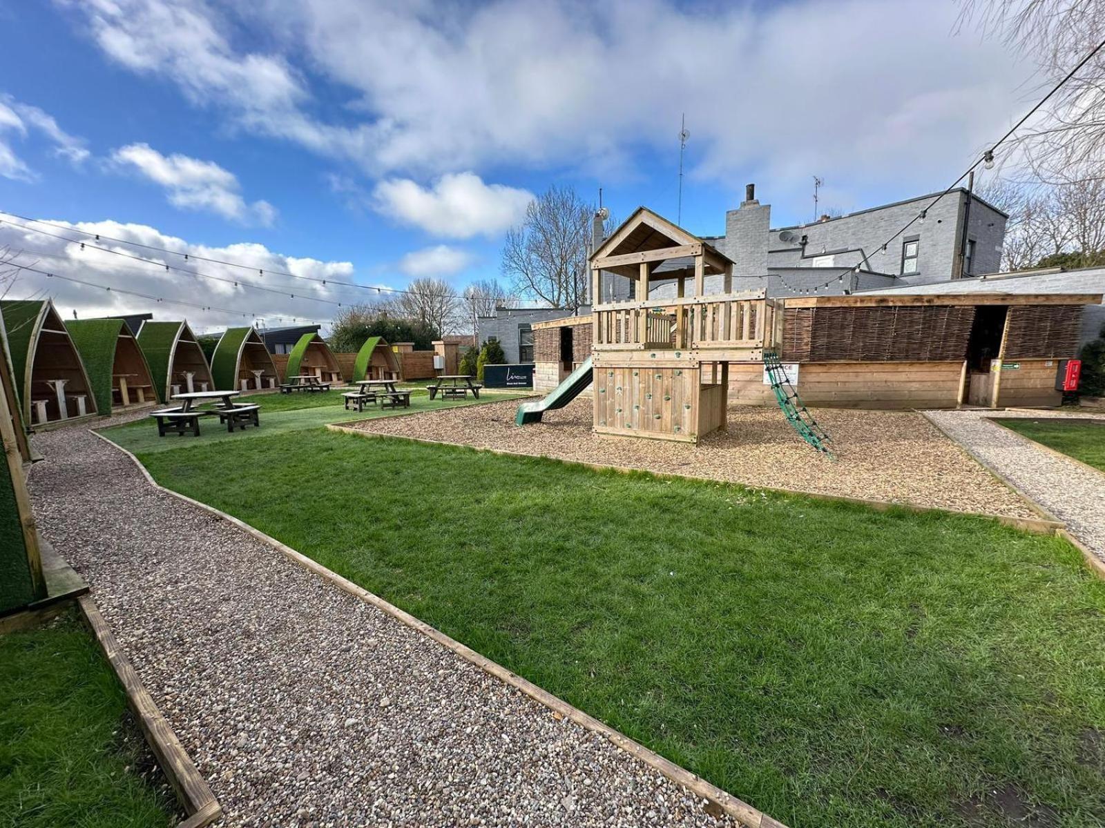 Black Bull Retreat, Barmston With Private Hot Tubs Driffield Экстерьер фото